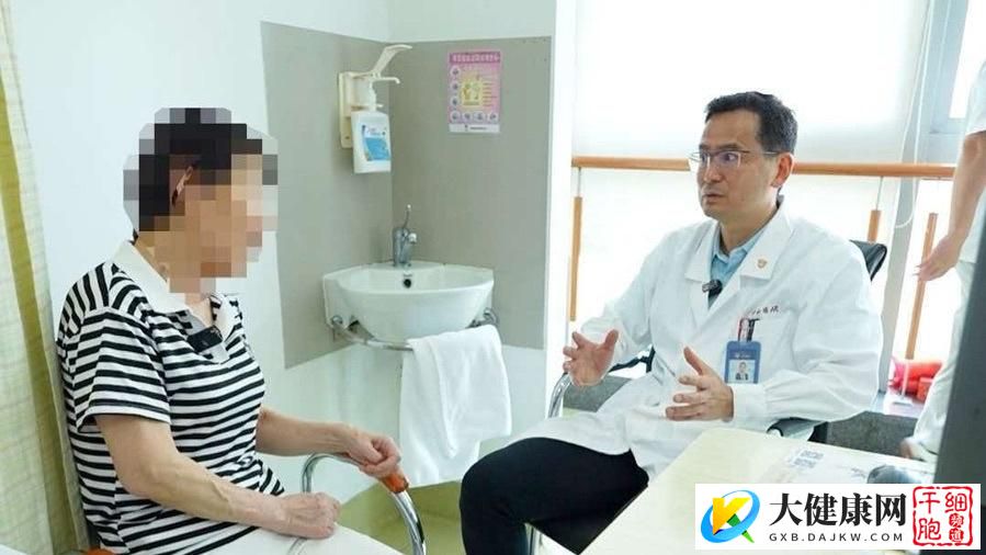 复旦大学附属中山医院完成首例帕金森干细胞移植手术，患者半年后疼痛缓解